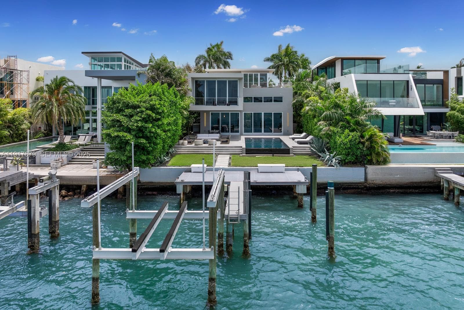1379 N Venetian Way, Miami FL 33139 — 2