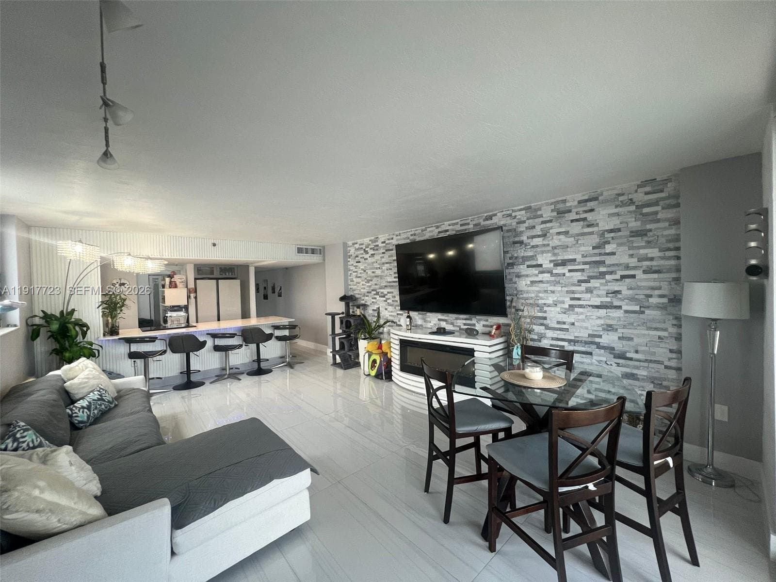 17878 N Bay Rd # 507, Sunny Isles Beach FL 33160 — 22