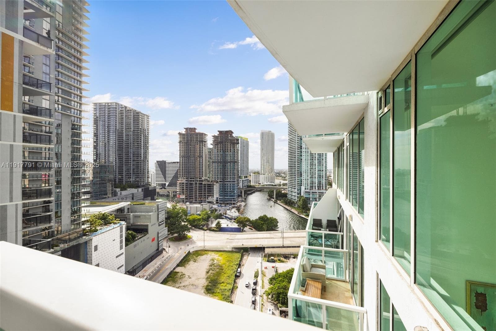 41 SE 5th St # 1210, Miami FL 33131 — 2