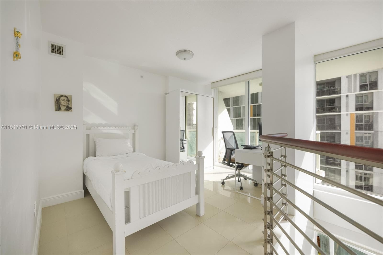 41 SE 5th St # 1210, Miami FL 33131 — 12