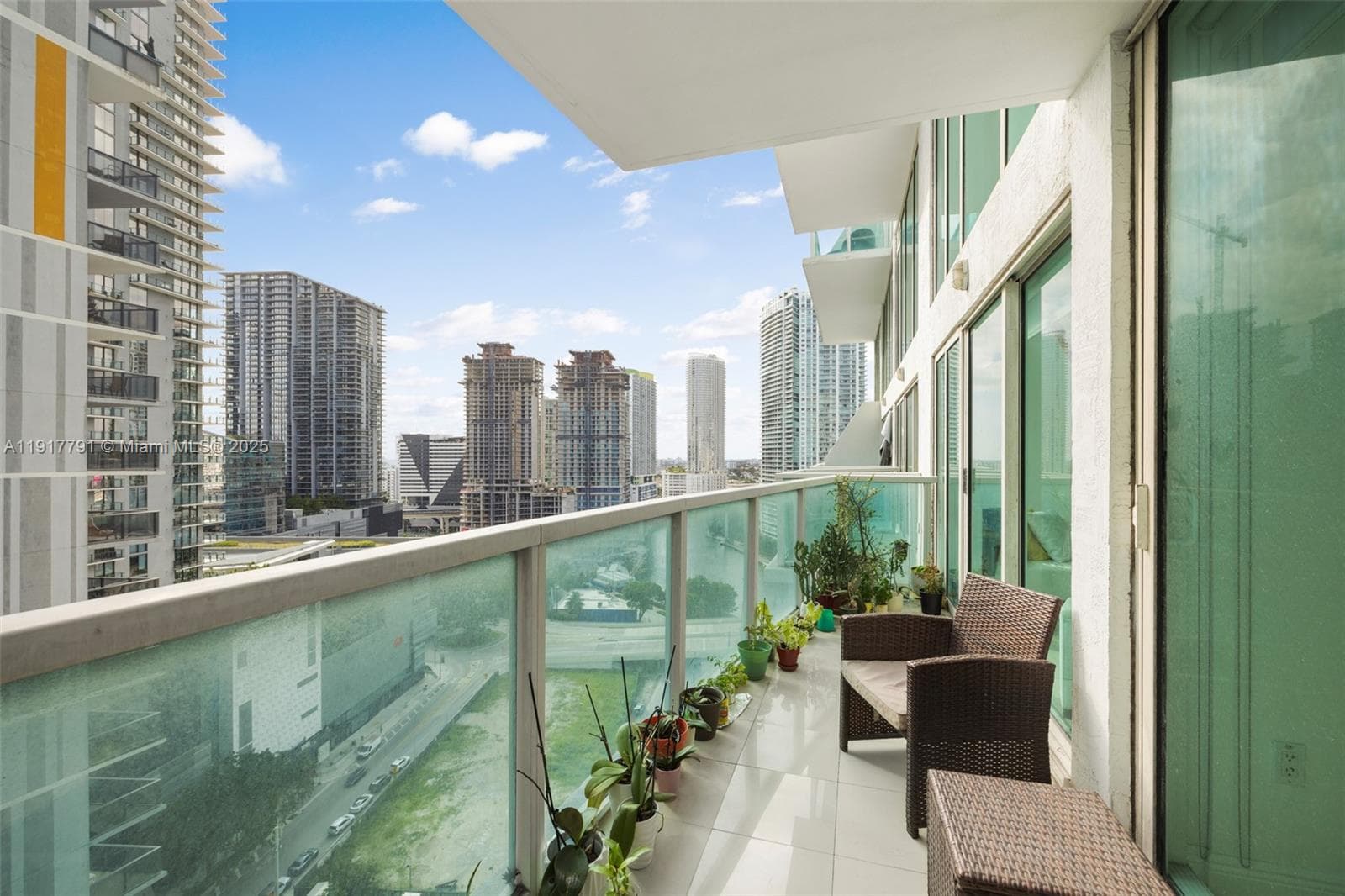 41 SE 5th St # 1210, Miami FL 33131 — 3