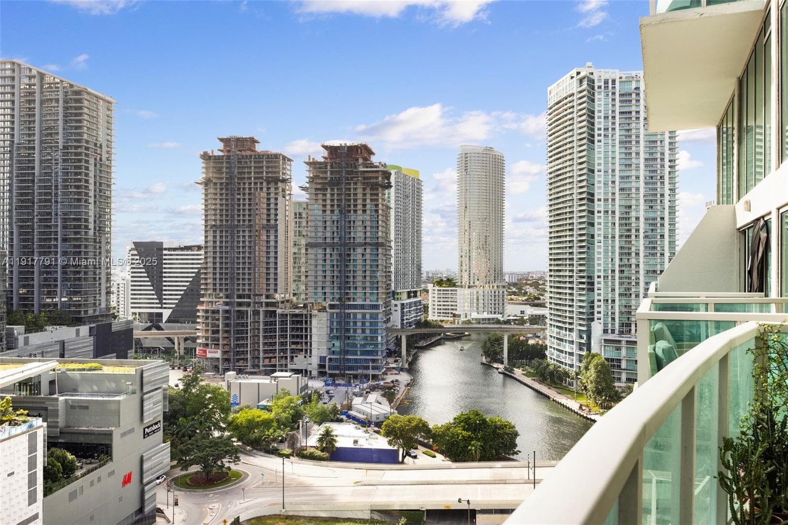 41 SE 5th St # 1210, Miami FL 33131 — 1