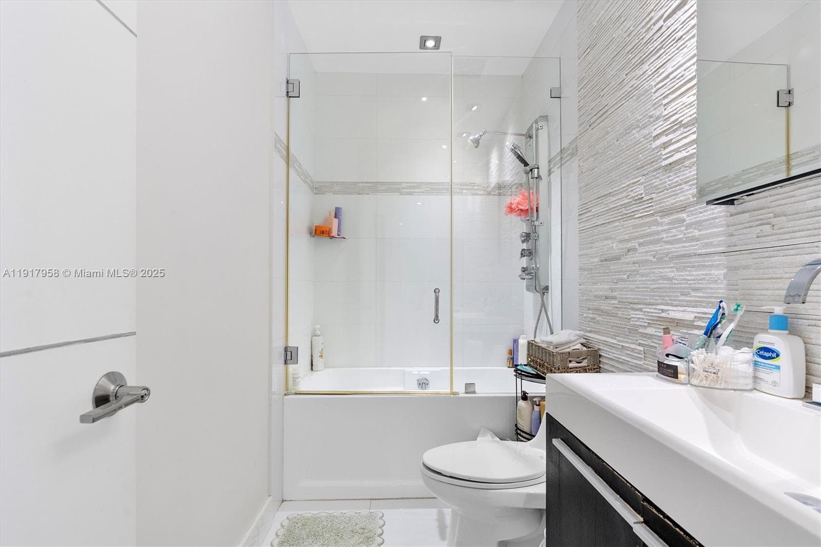 10275 Collins Ave # 1523, Bal Harbour FL 33154 — 21