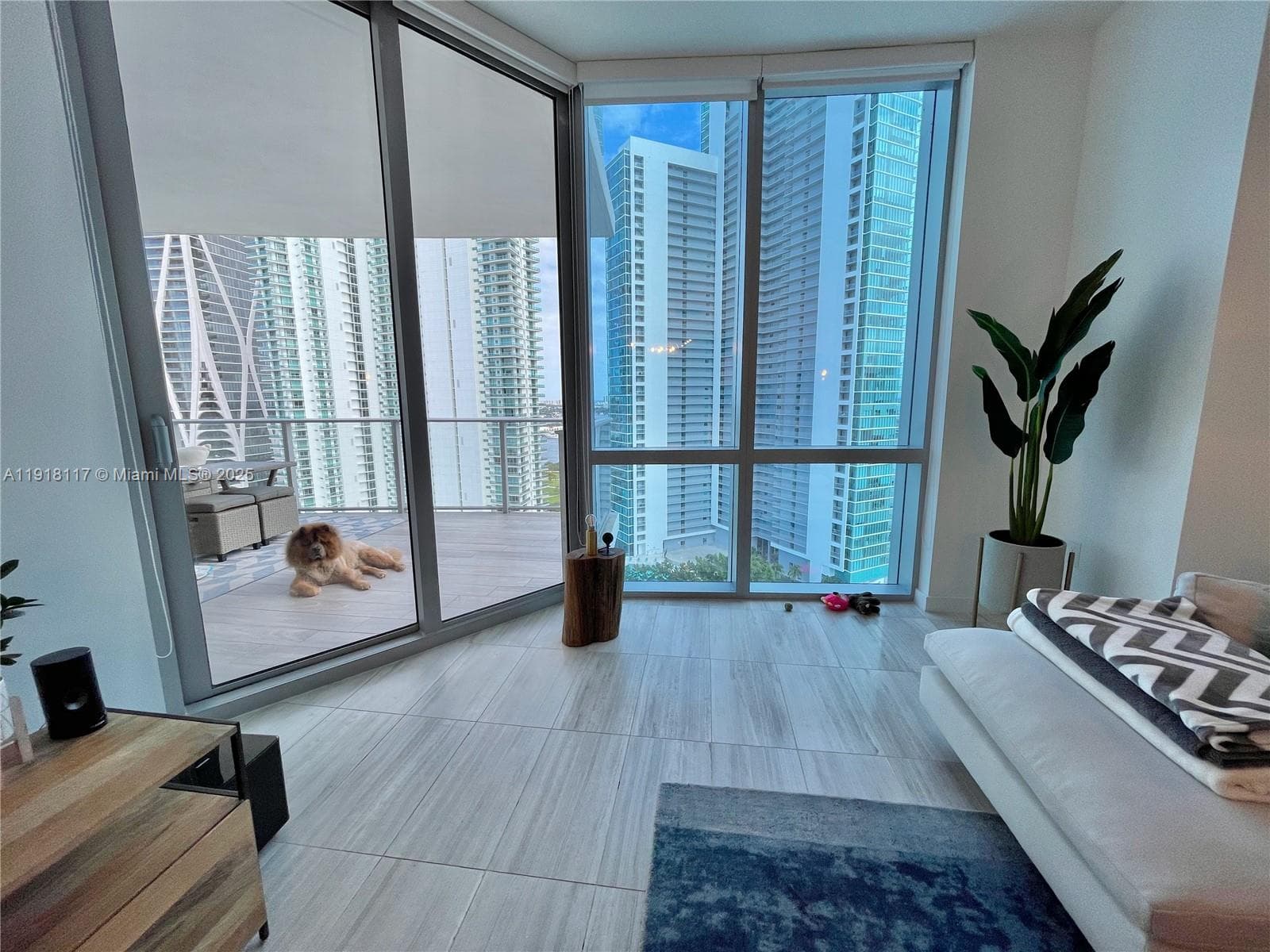 851 NE 1st Ave # 2605, Miami FL 33132 — 23