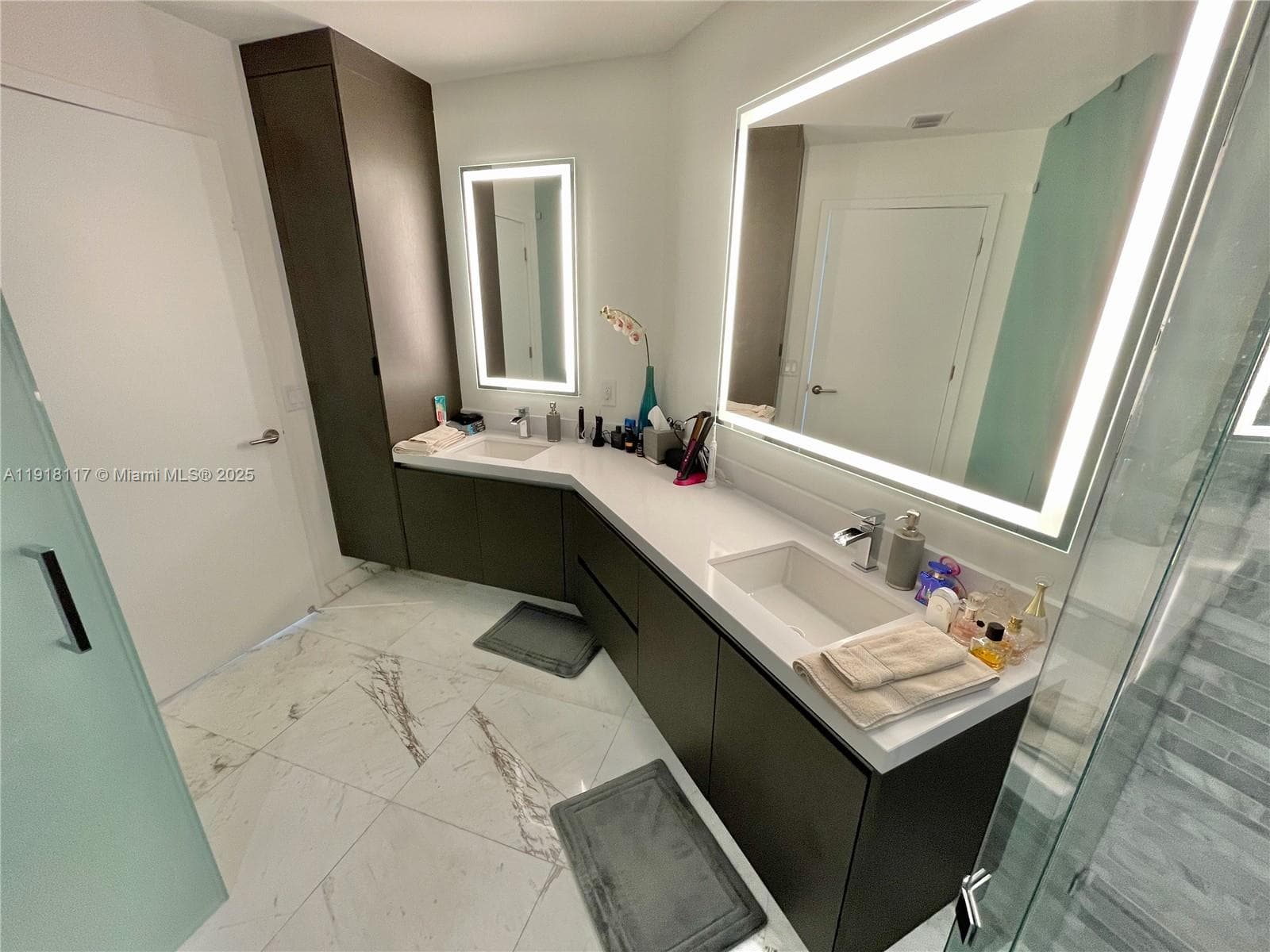 851 NE 1st Ave # 2605, Miami FL 33132 — 13
