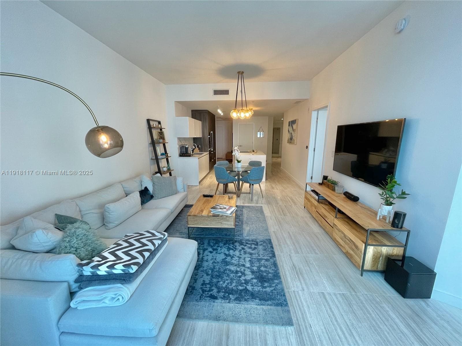 851 NE 1st Ave # 2605, Miami FL 33132 — 26