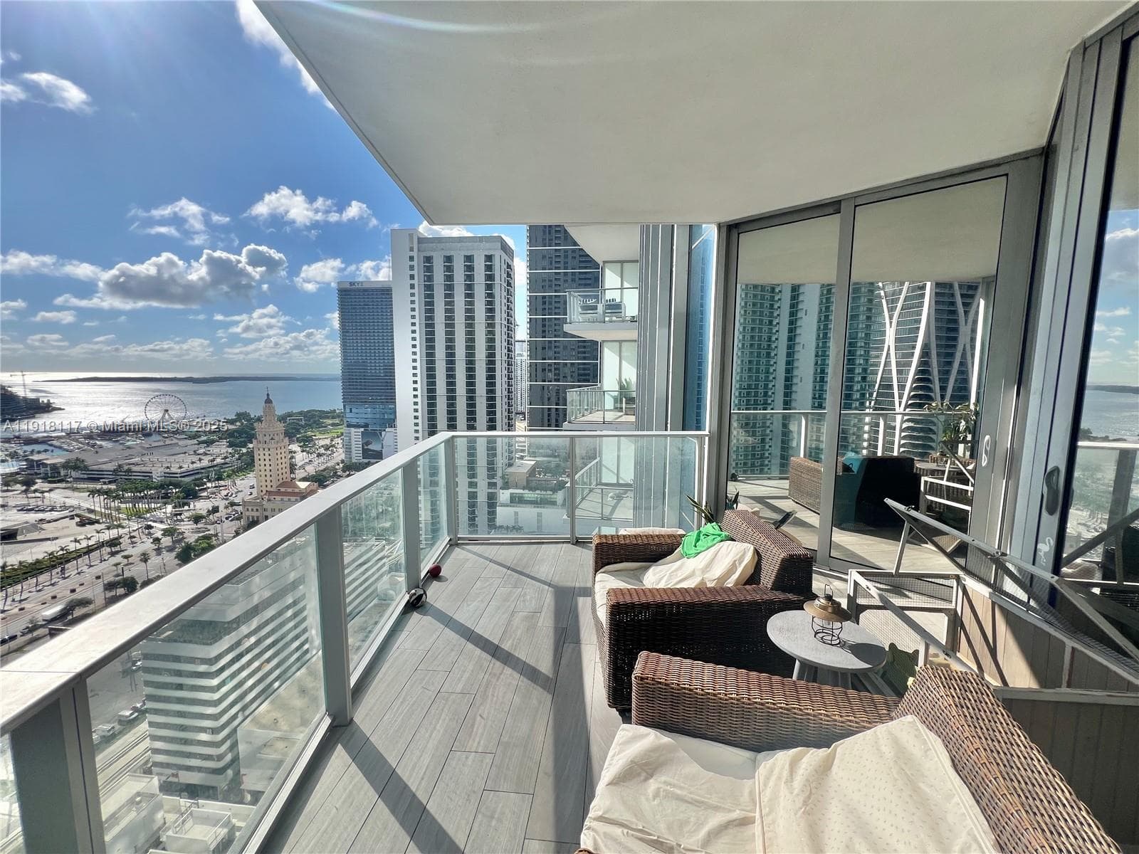 851 NE 1st Ave # 2605, Miami FL 33132 — 3