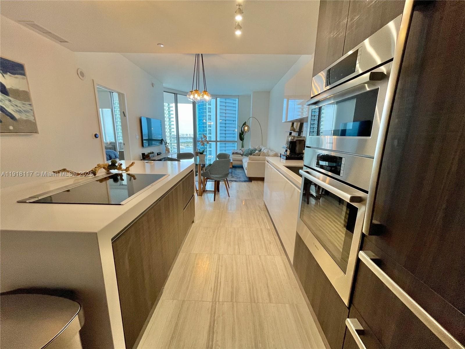 851 NE 1st Ave # 2605, Miami FL 33132 — 32