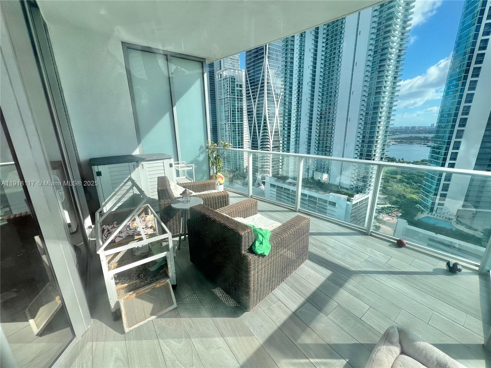 851 NE 1st Ave # 2605, Miami FL 33132 — 5