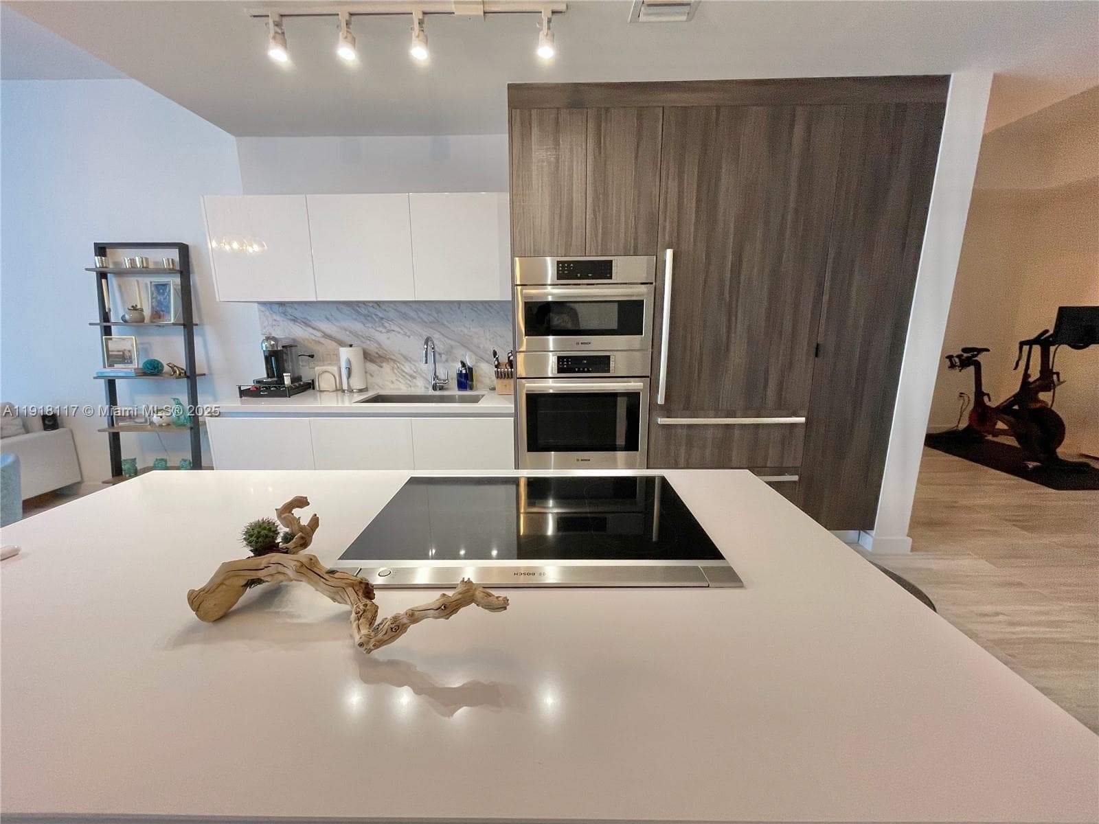 851 NE 1st Ave # 2605, Miami FL 33132 — 34