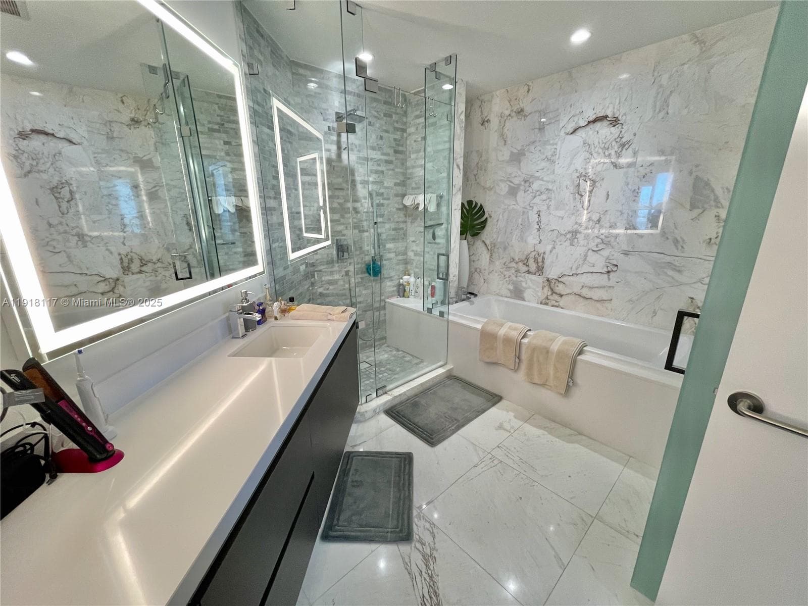 851 NE 1st Ave # 2605, Miami FL 33132 — 14