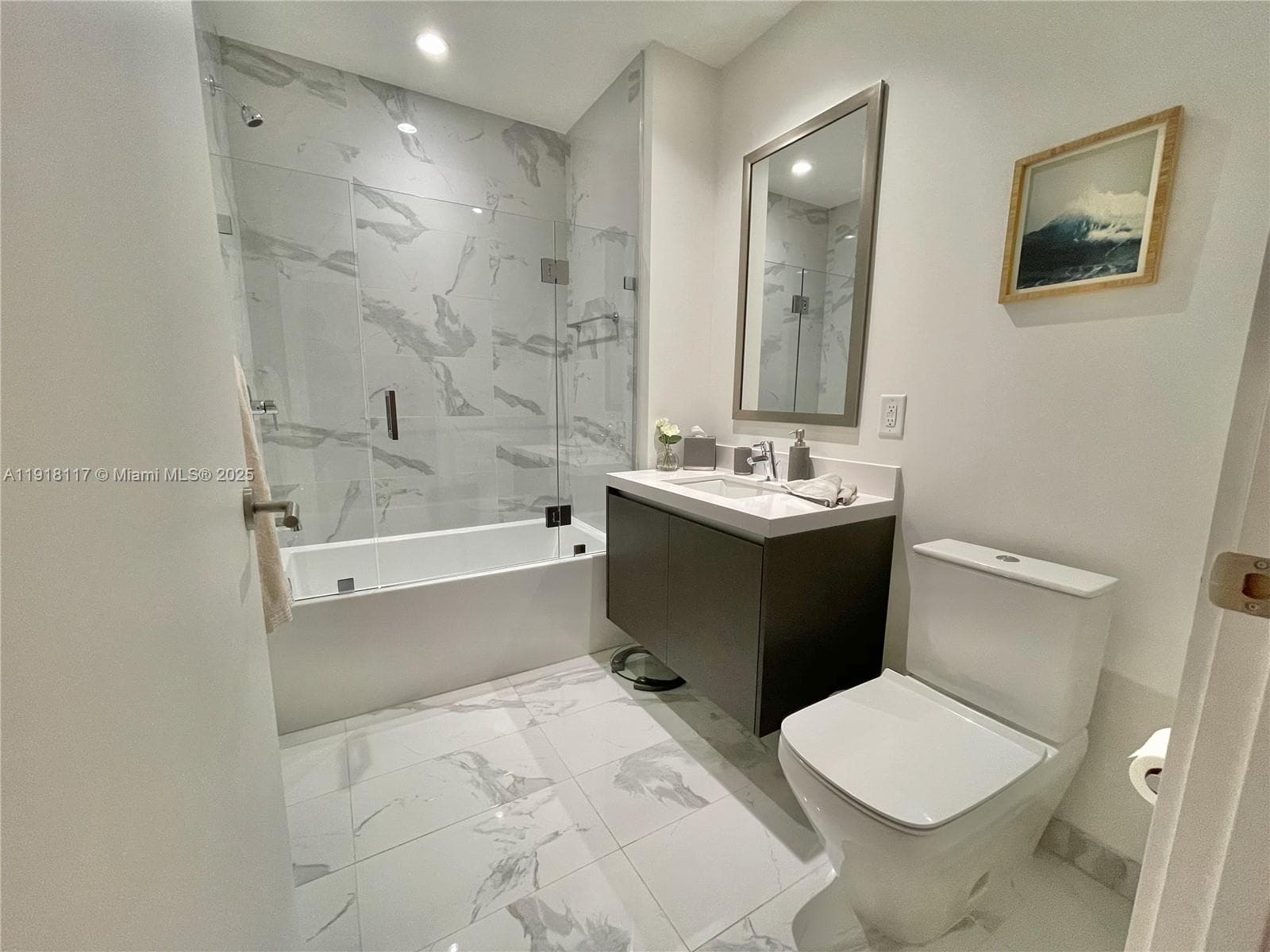 851 NE 1st Ave # 2605, Miami FL 33132 — 37