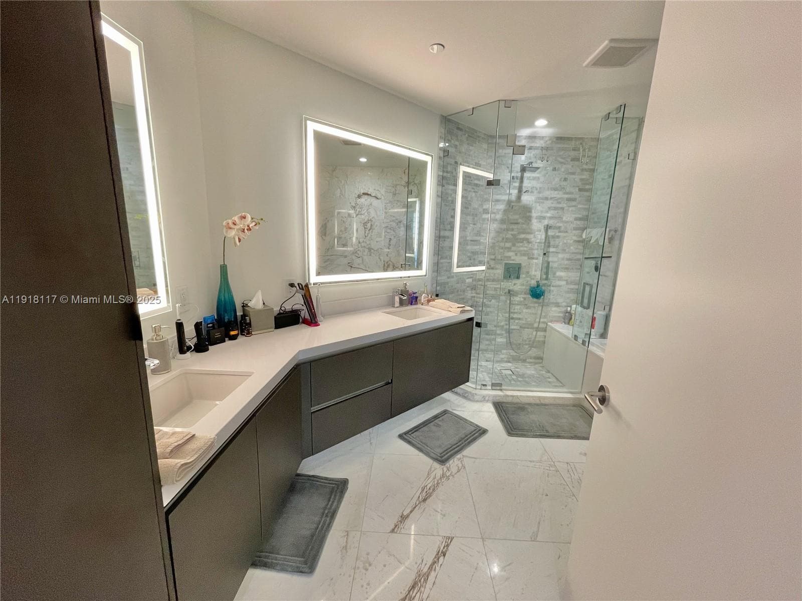 851 NE 1st Ave # 2605, Miami FL 33132 — 15