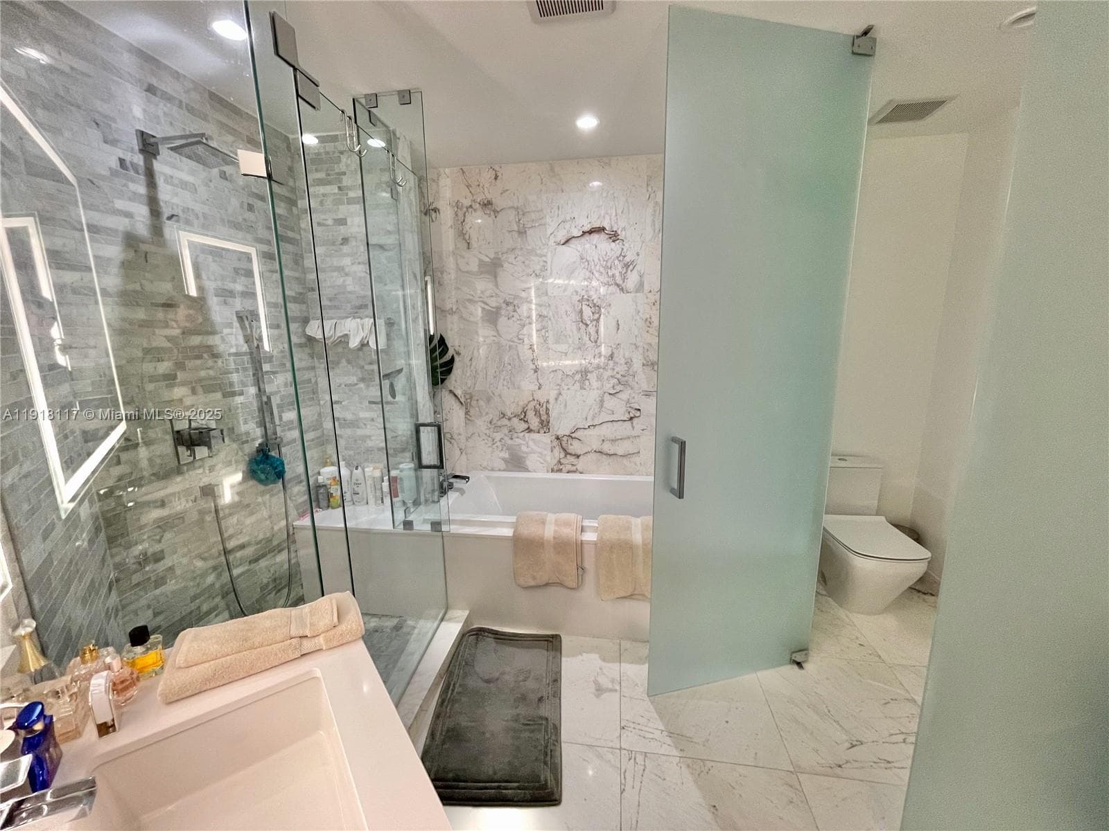 851 NE 1st Ave # 2605, Miami FL 33132 — 11