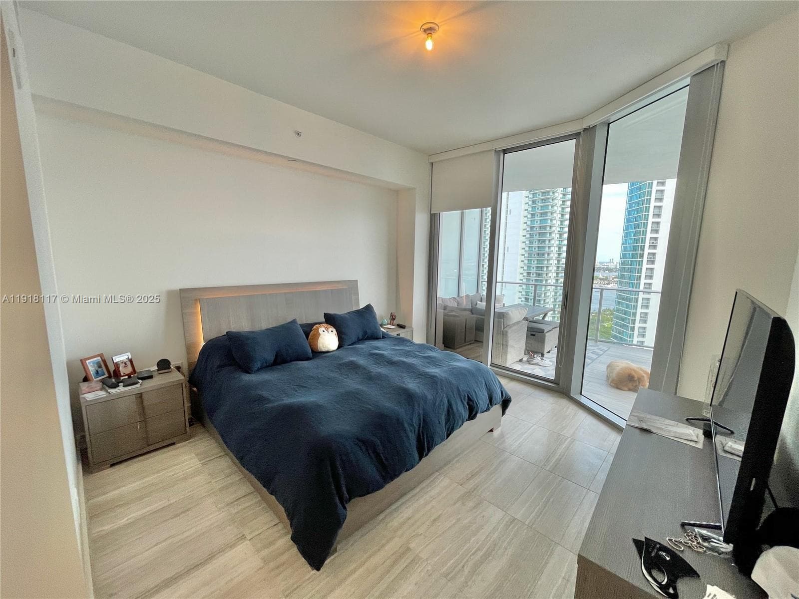 851 NE 1st Ave # 2605, Miami FL 33132 — 19