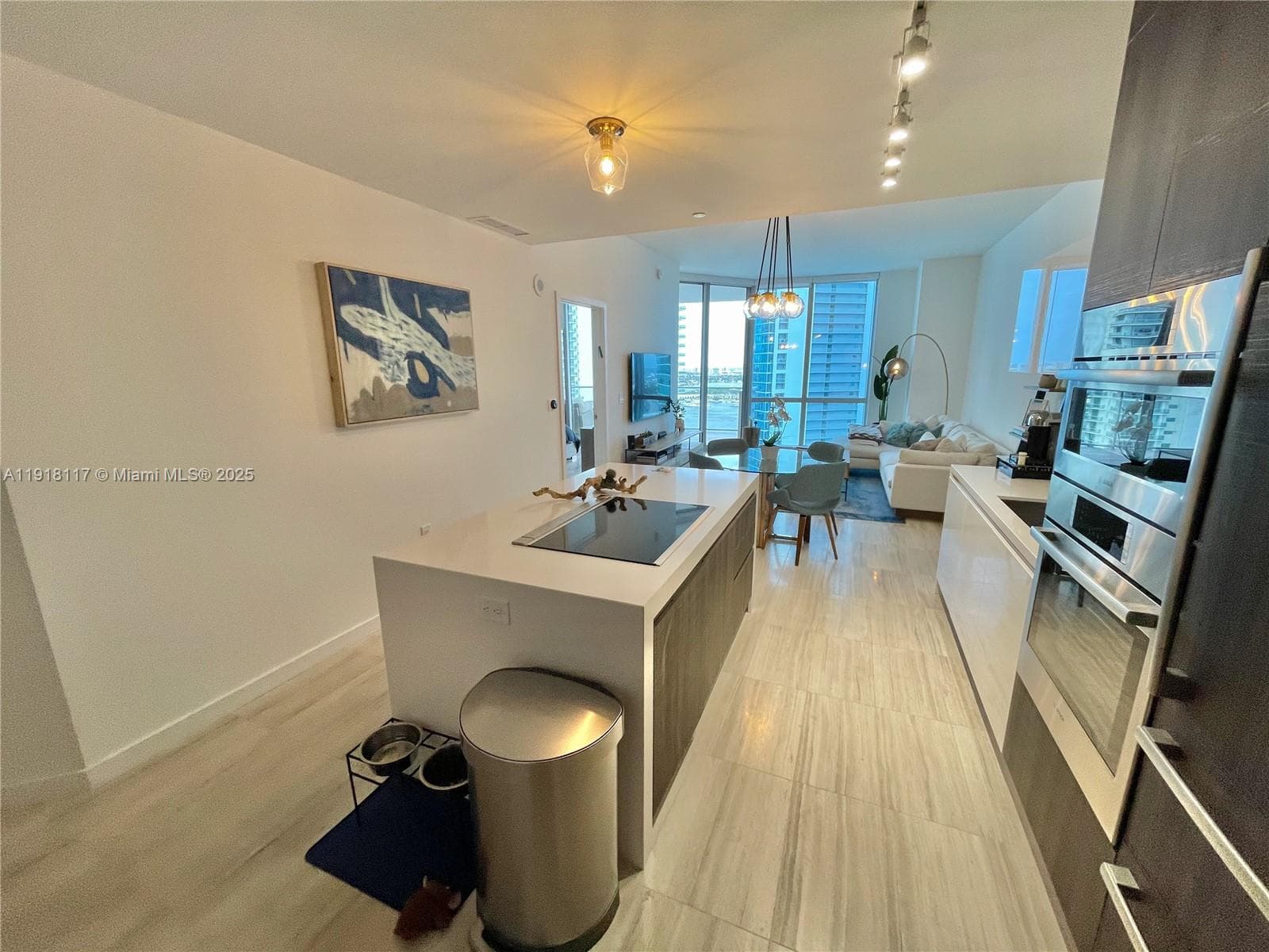 851 NE 1st Ave # 2605, Miami FL 33132 — 35