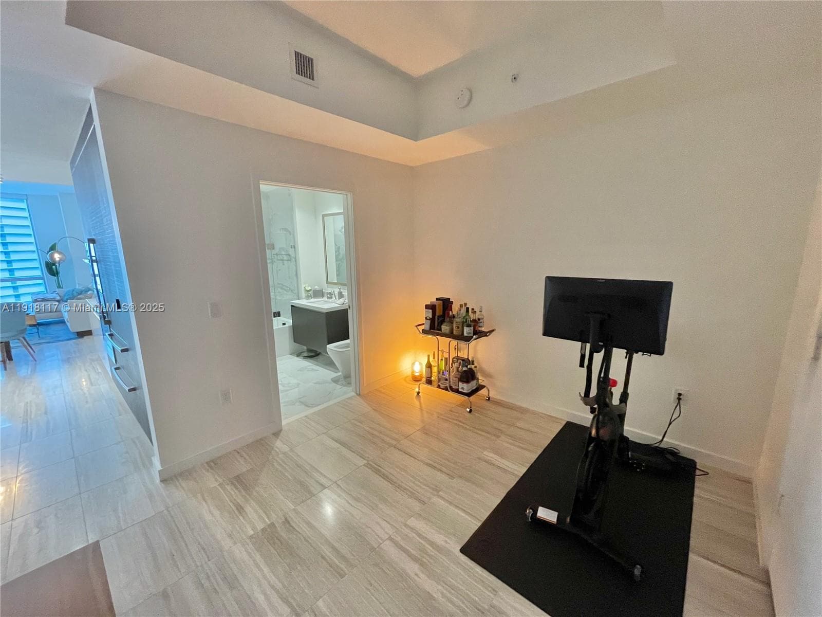 851 NE 1st Ave # 2605, Miami FL 33132 — 39