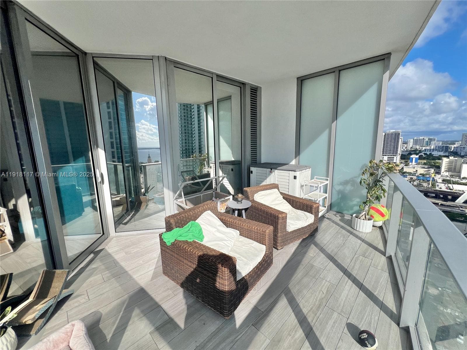 851 NE 1st Ave # 2605, Miami FL 33132 — 4