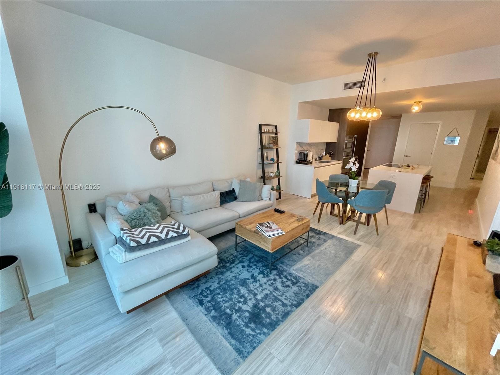 851 NE 1st Ave # 2605, Miami FL 33132 — 25