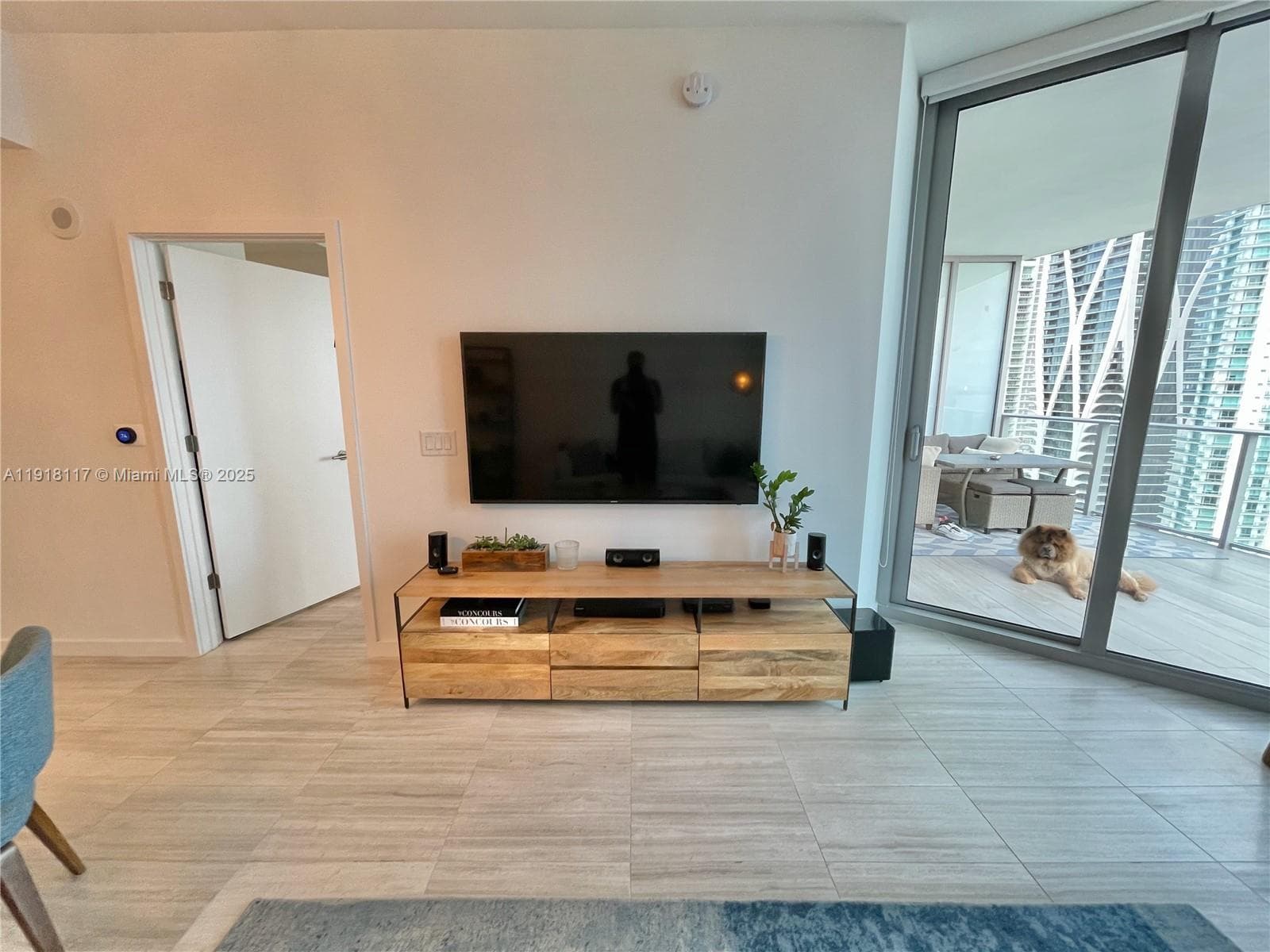 851 NE 1st Ave # 2605, Miami FL 33132 — 21