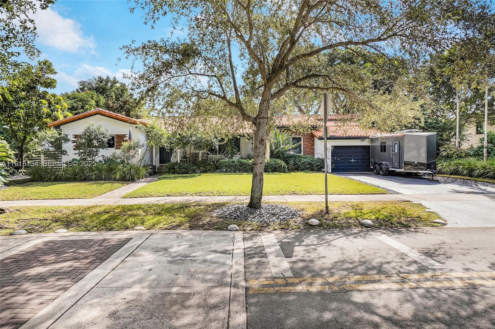 259 E Shore Dr, Miami FL 33133 — 27
