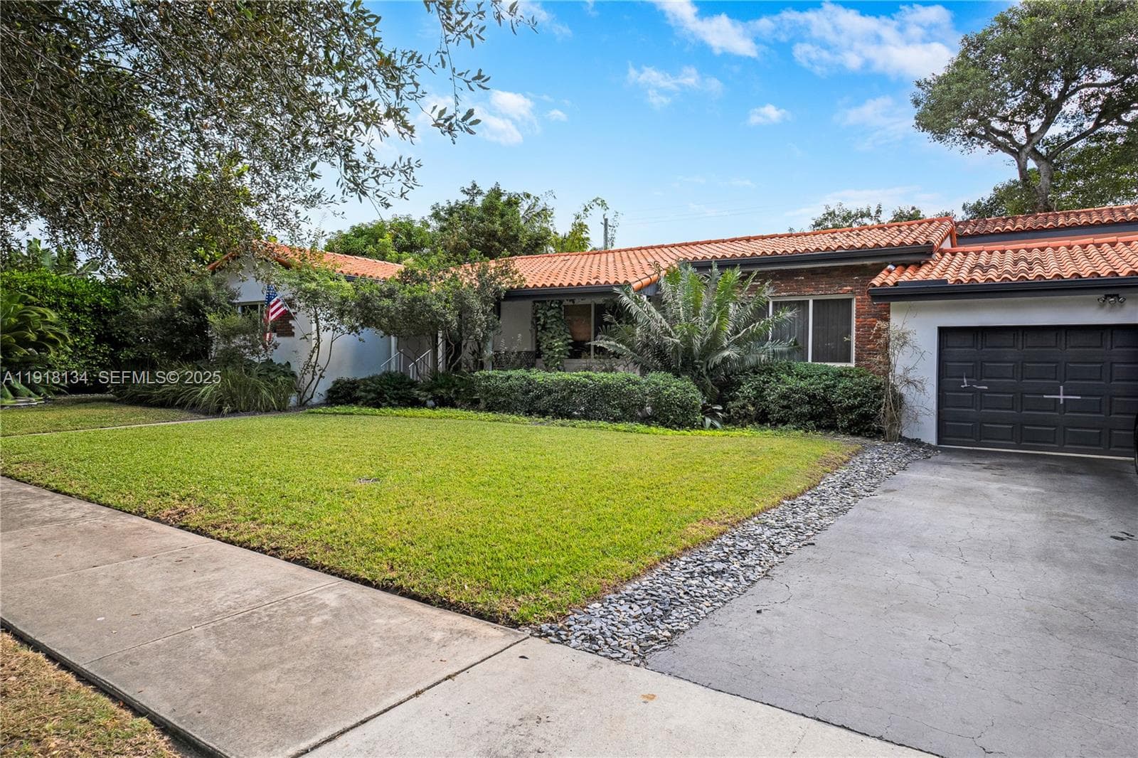 259 E Shore Dr, Miami FL 33133 — 26