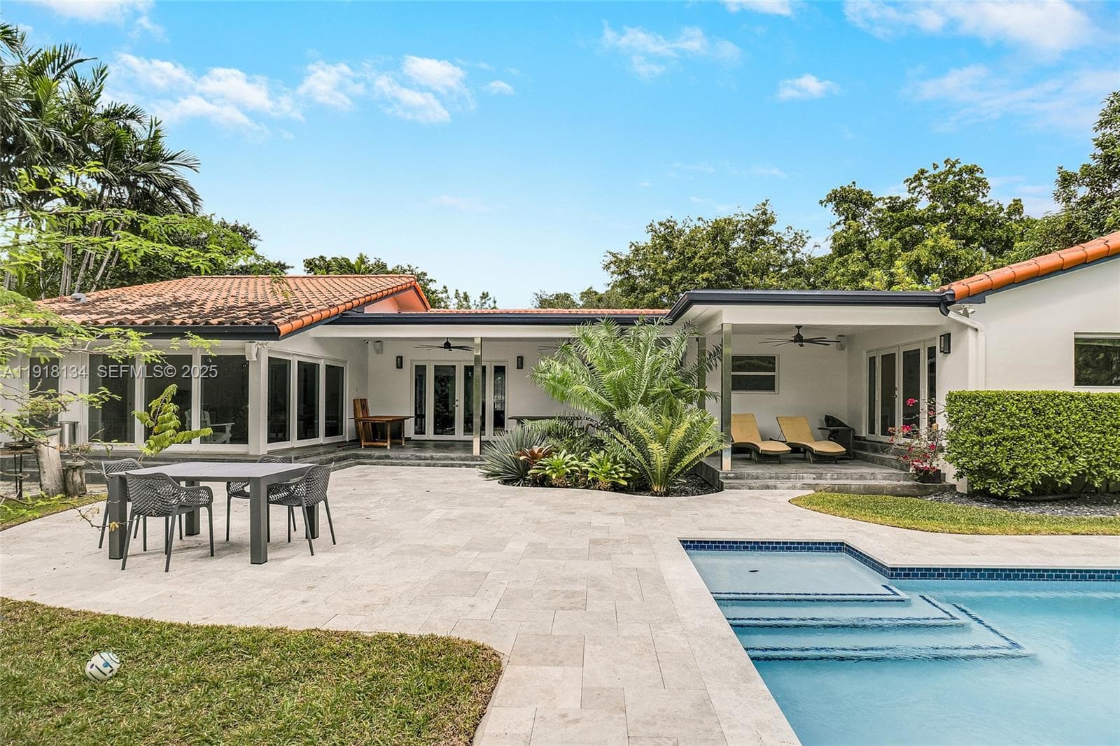 259 E Shore Dr, Miami FL 33133 — 1