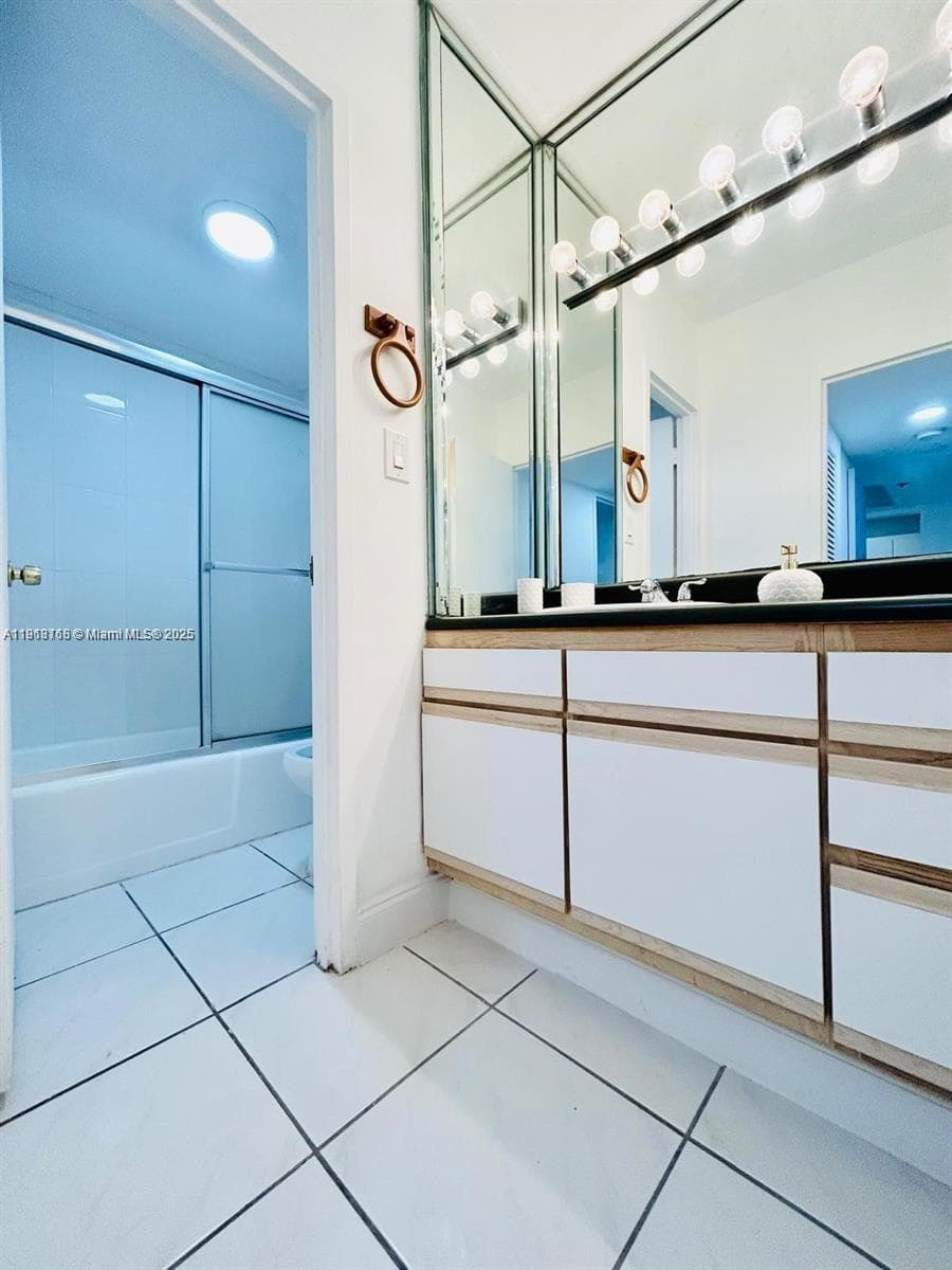 100 Lincoln Rd # 535, Miami Beach FL 33139 — 7