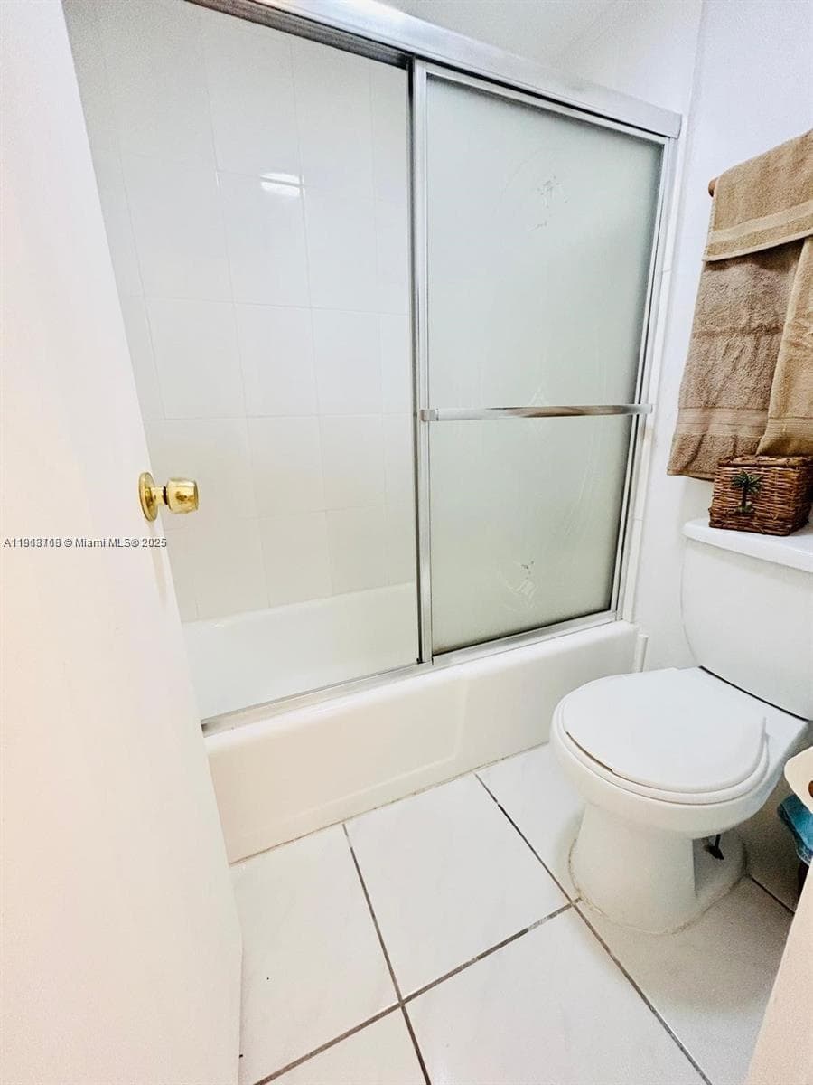 100 Lincoln Rd # 535, Miami Beach FL 33139 — 8