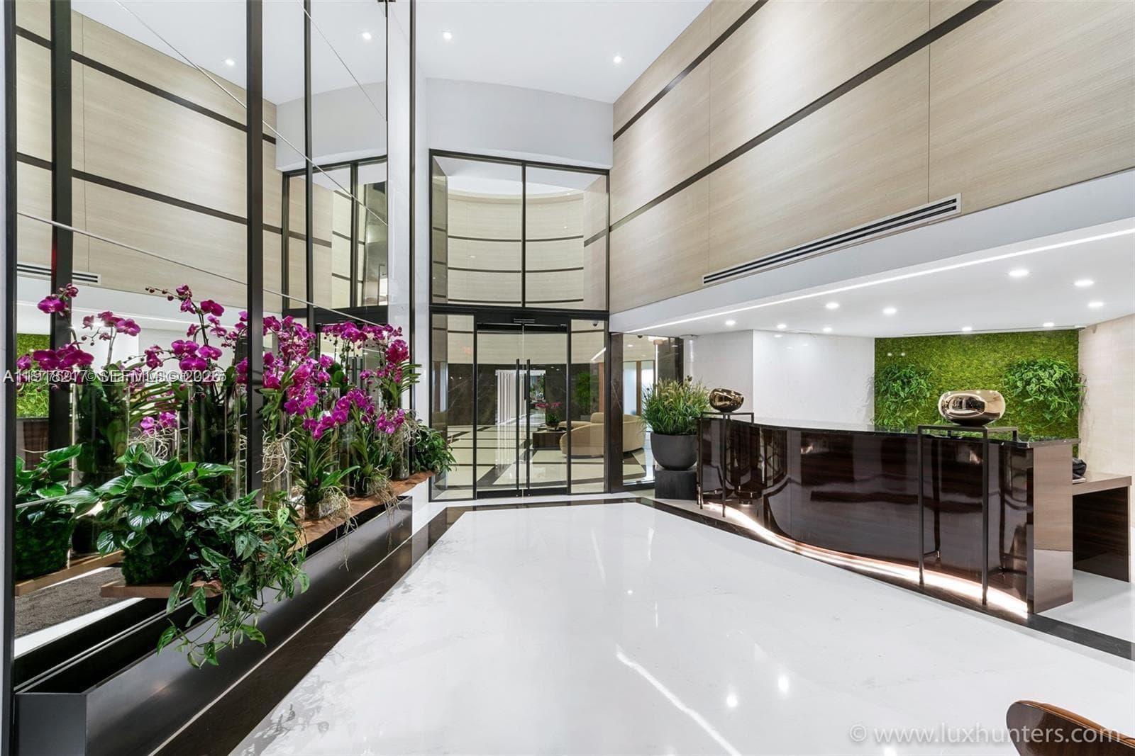 300 S Pointe Dr # 906, Miami Beach FL 33139 — 46