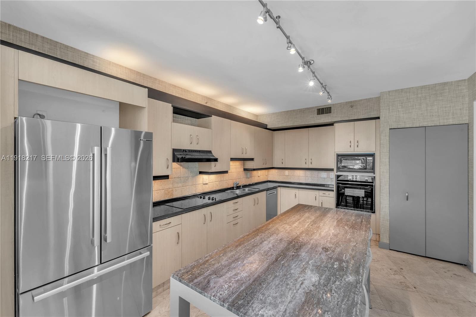300 S Pointe Dr # 906, Miami Beach FL 33139 — 9