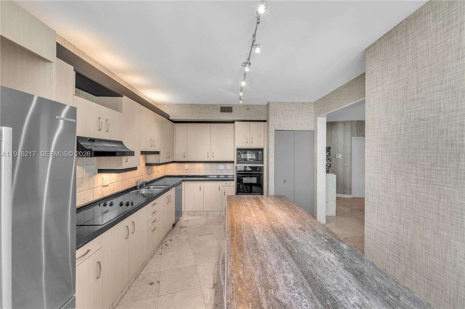300 S Pointe Dr # 906, Miami Beach FL 33139 — 10