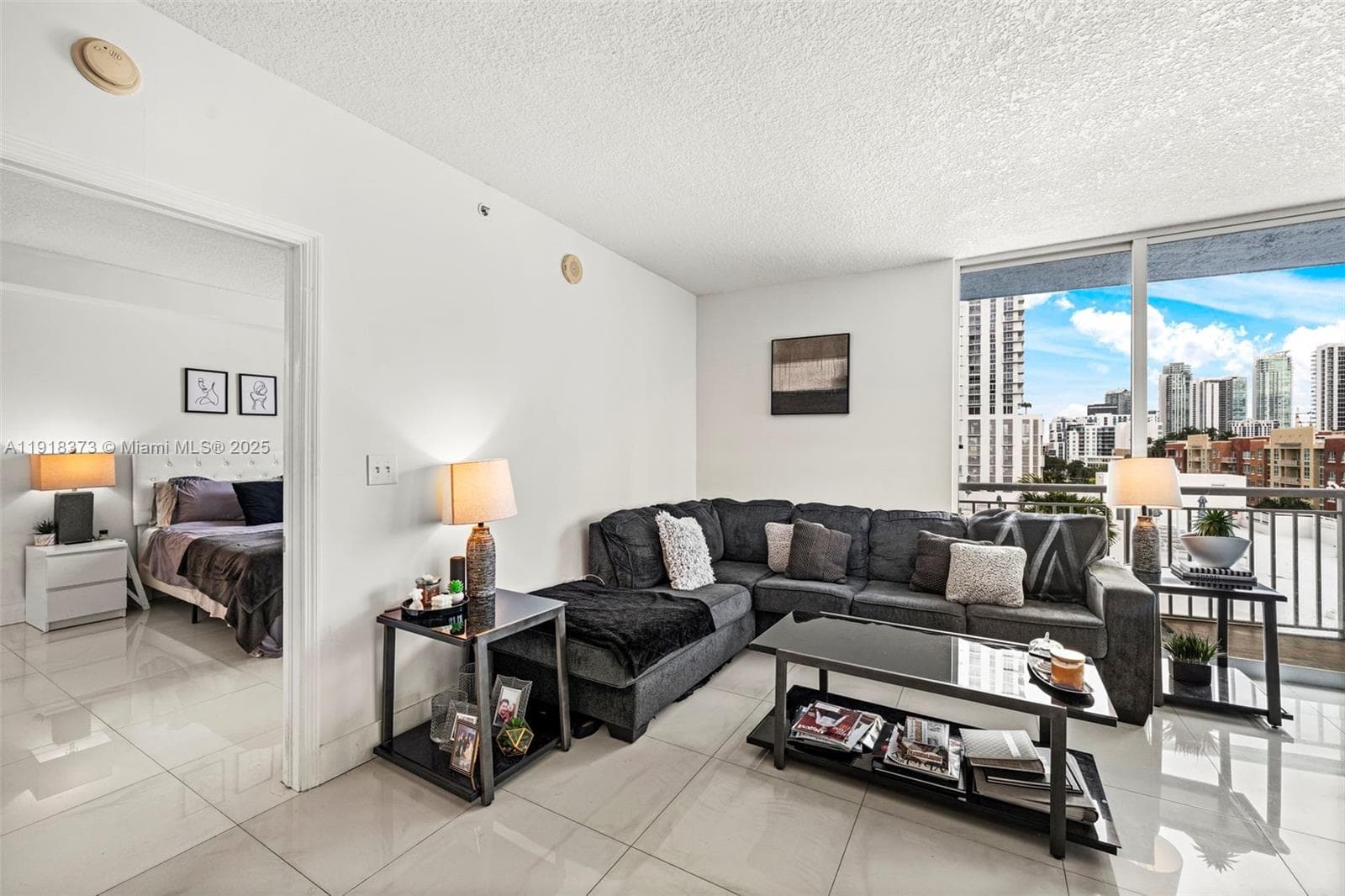 275 NE 18th St # 708, Miami FL 33132 — 25