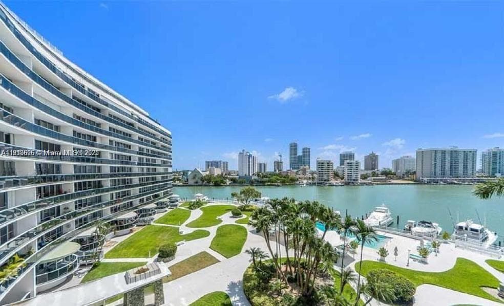 900 Bay Dr # 211, Miami Beach FL 33141 — 73