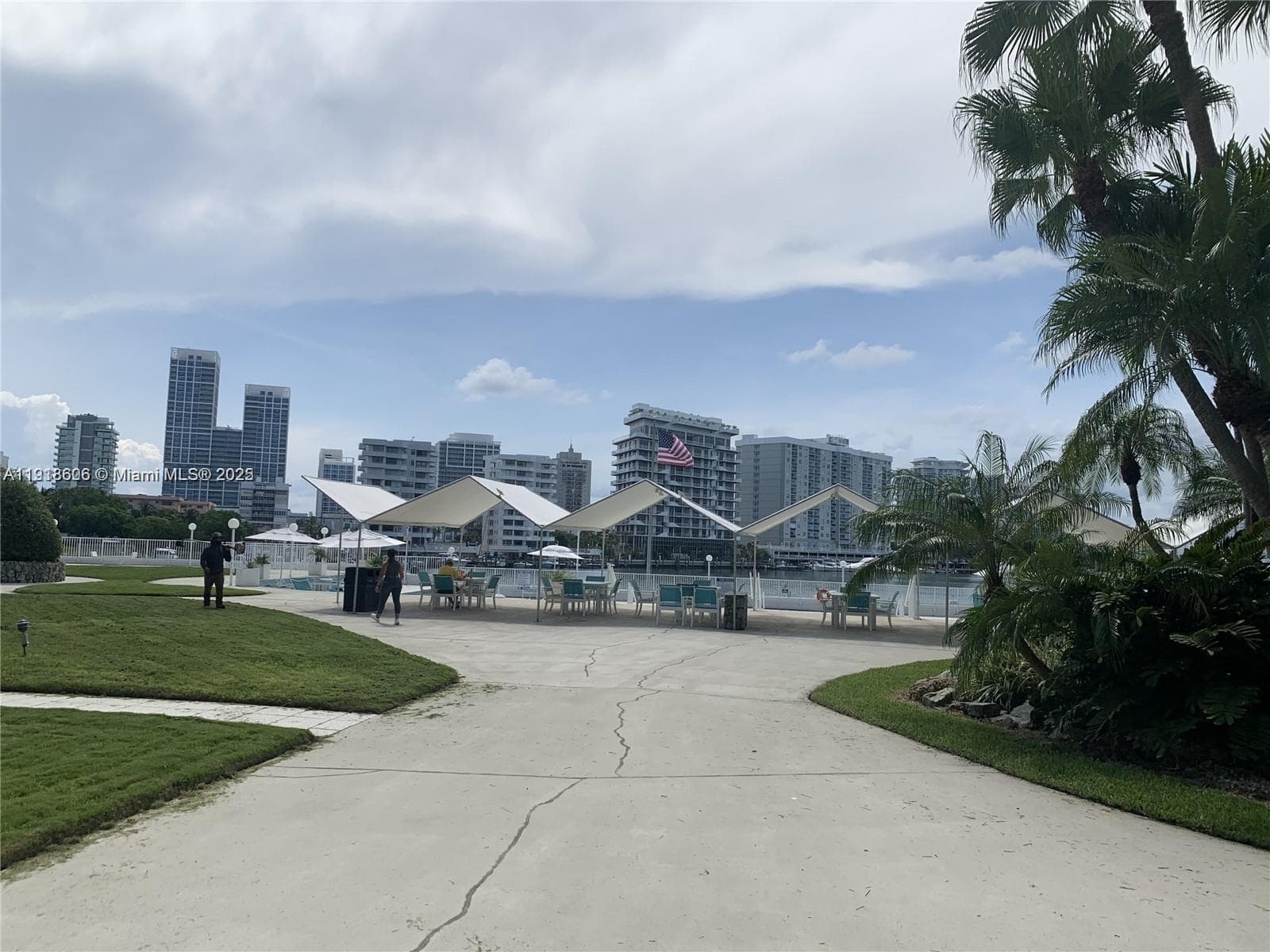 900 Bay Dr # 211, Miami Beach FL 33141 — 71