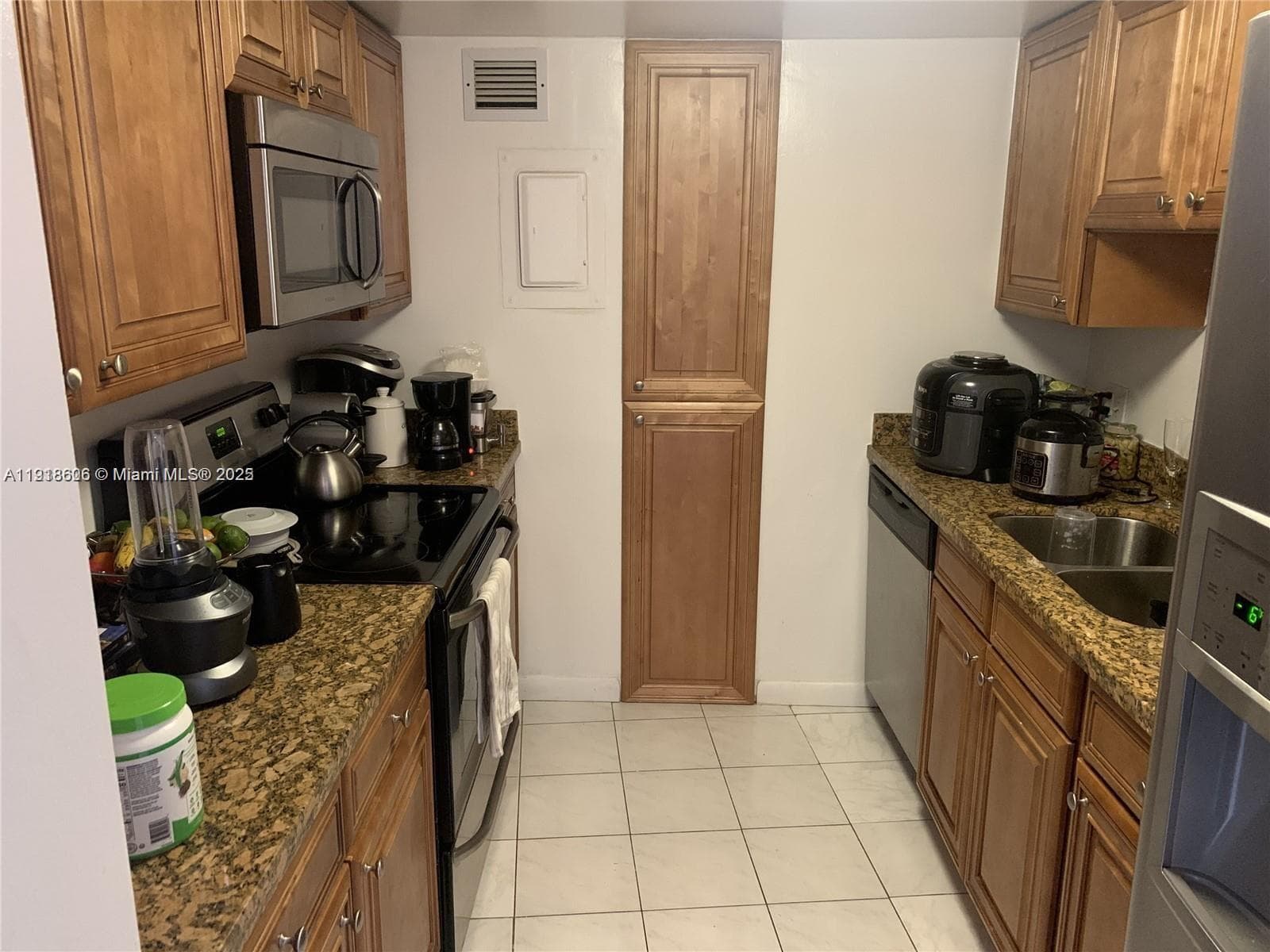 900 Bay Dr # 211, Miami Beach FL 33141 — 33