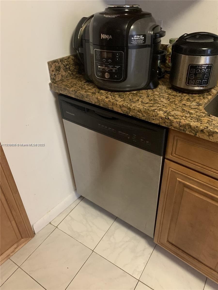900 Bay Dr # 211, Miami Beach FL 33141 — 35