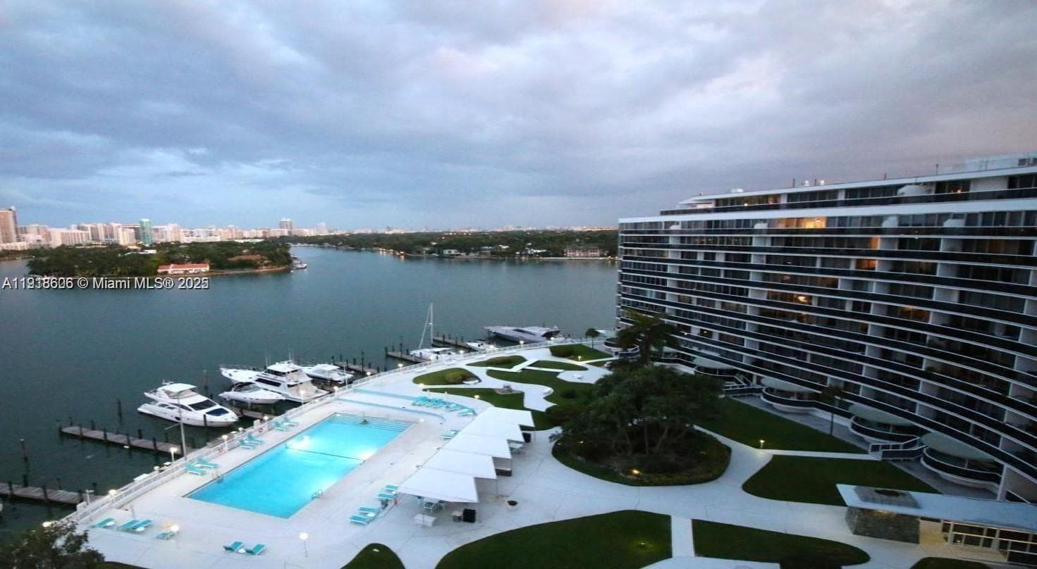 900 Bay Dr # 211, Miami Beach FL 33141 — 83