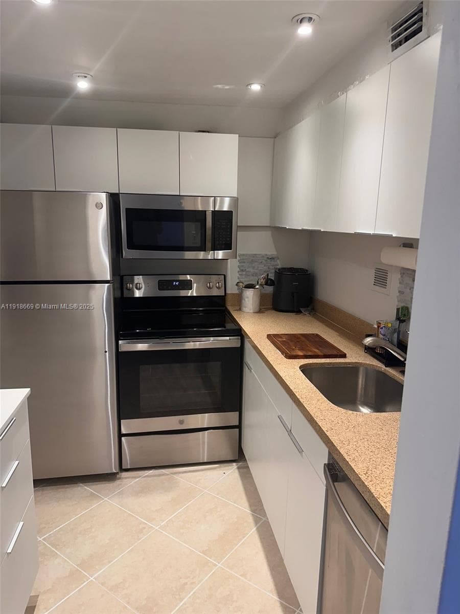1000 West Ave # 225, Miami Beach FL 33139 — 4