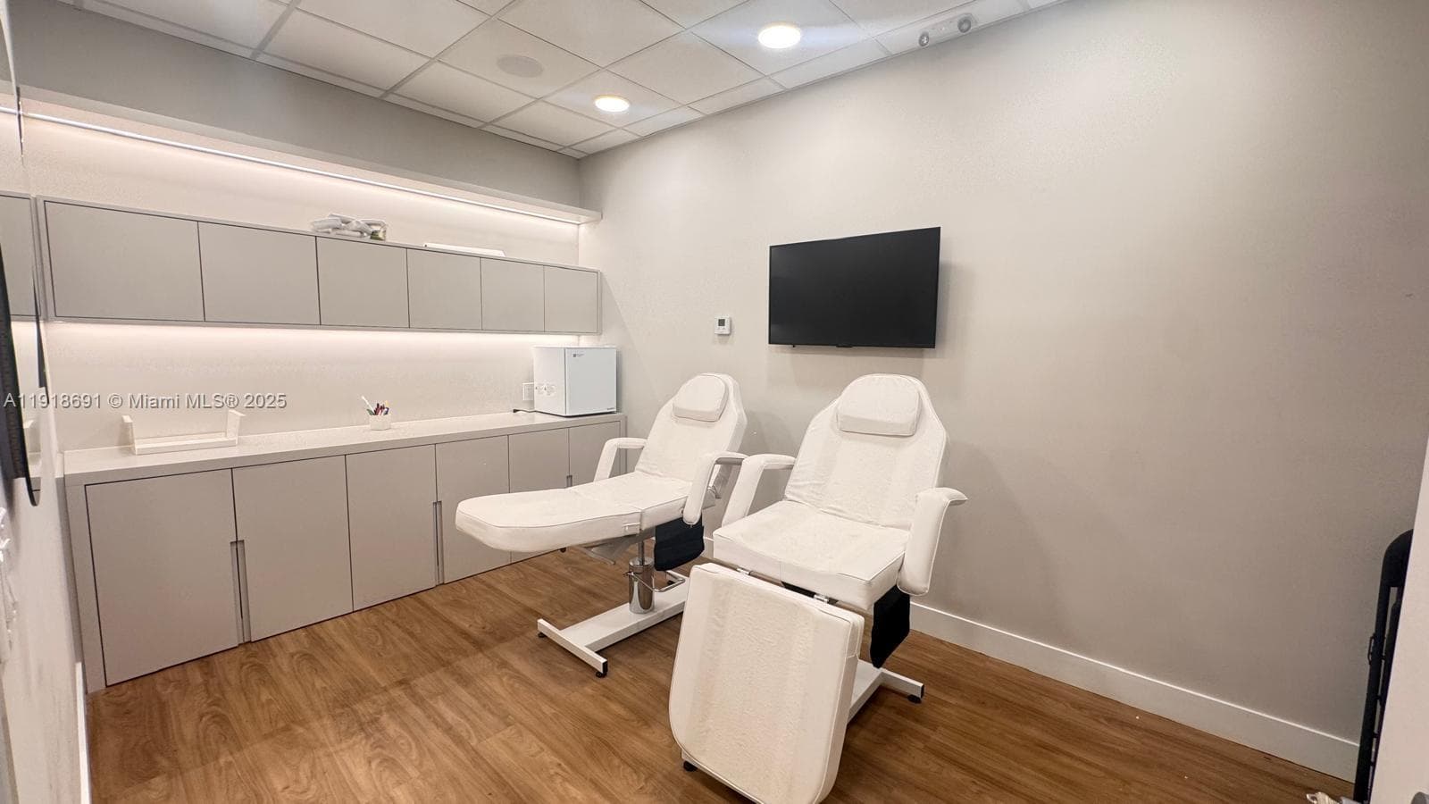 2820 NE 214th St # 1004, Aventura FL 33180 — 23