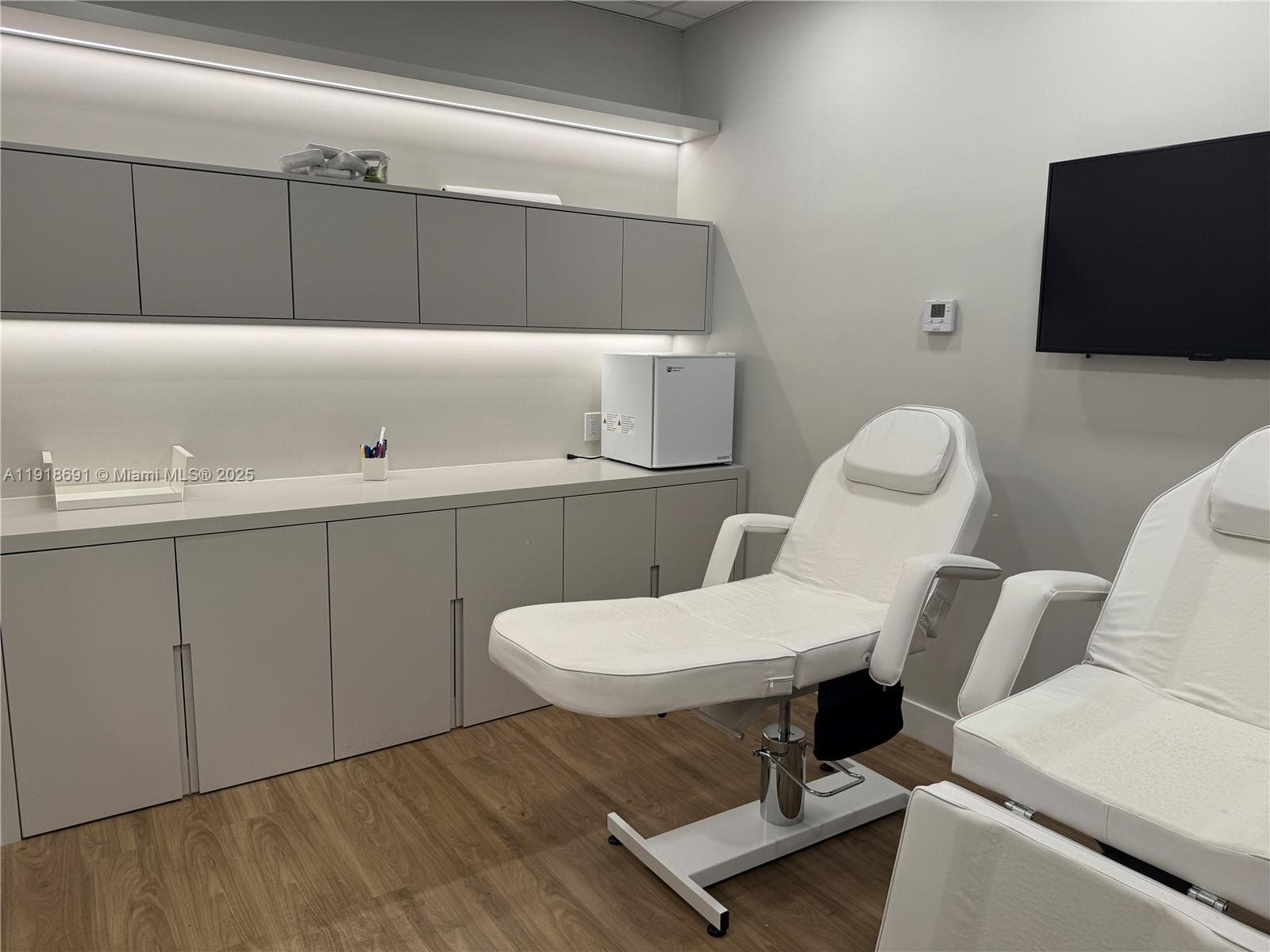 2820 NE 214th St # 1004, Aventura FL 33180 — 3