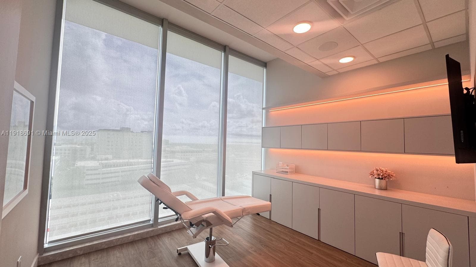 2820 NE 214th St # 1004, Aventura FL 33180 — 24