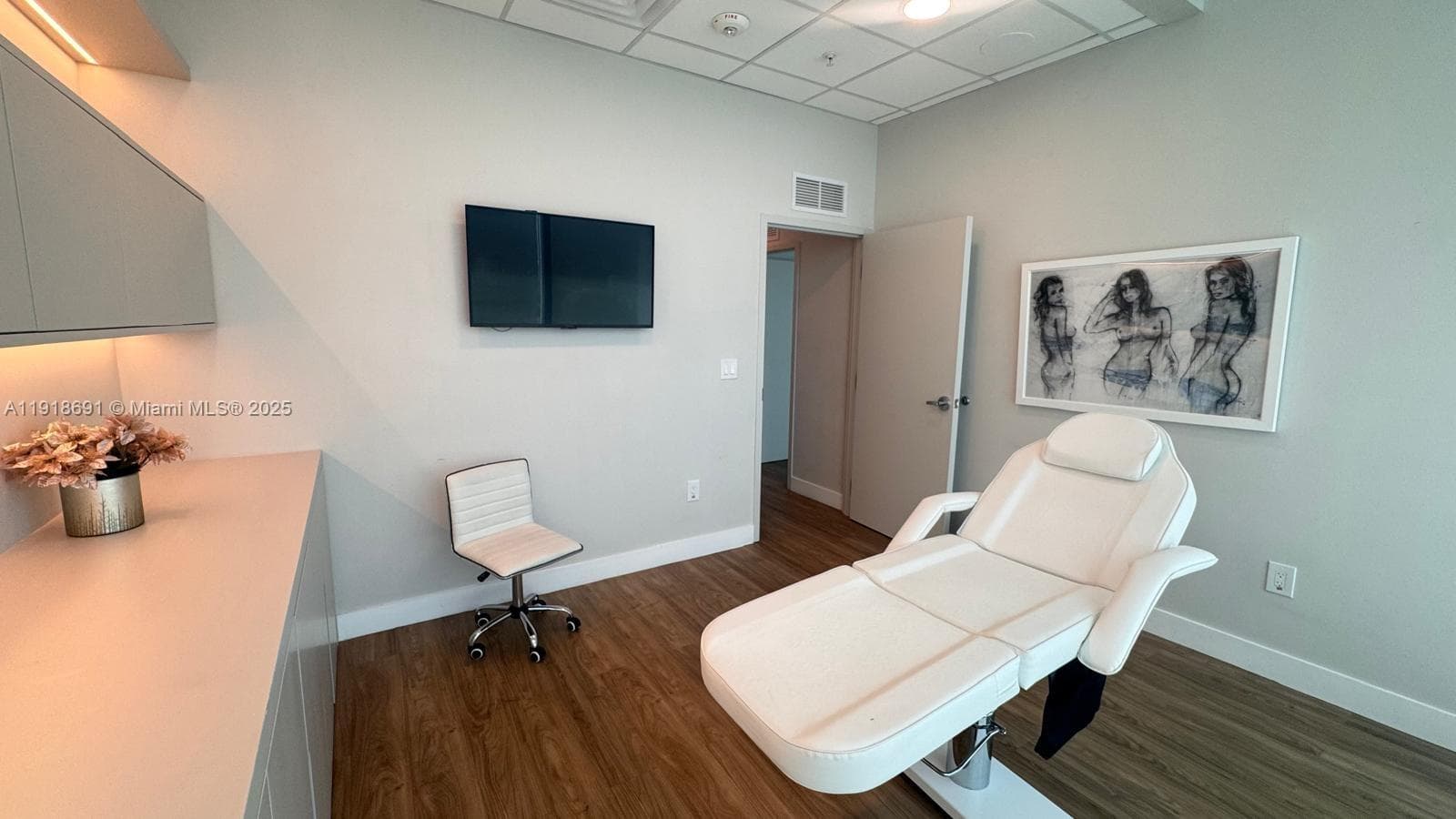 2820 NE 214th St # 1004, Aventura FL 33180 — 25
