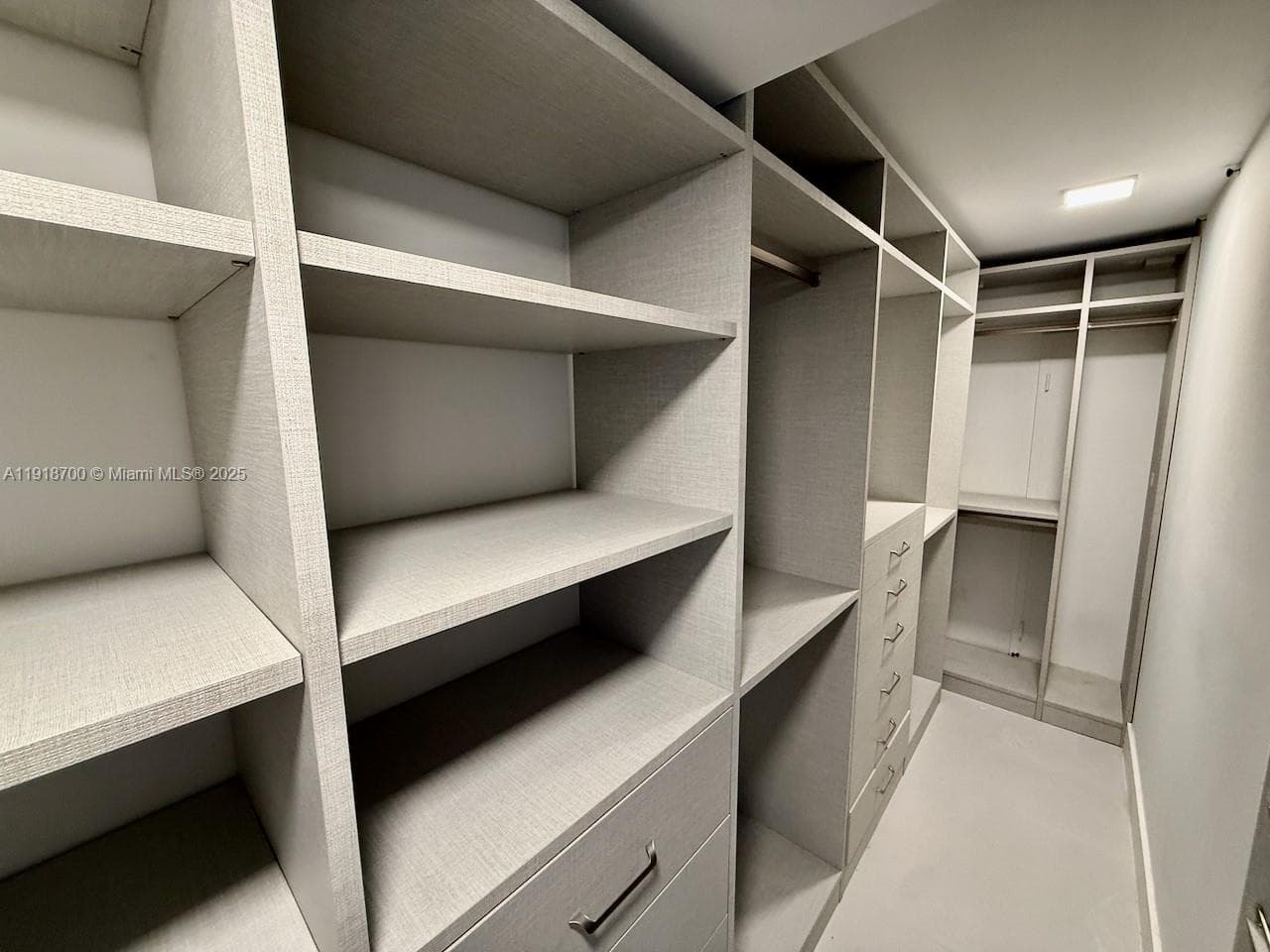 900 Bay Dr # 524, Miami Beach FL 33141 — 36
