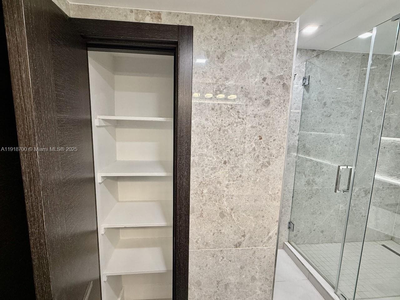 900 Bay Dr # 524, Miami Beach FL 33141 — 32