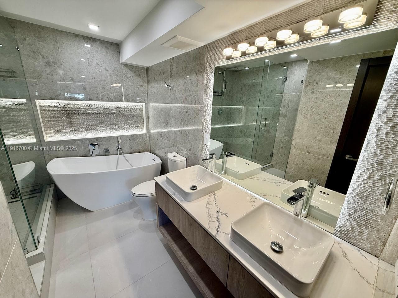 900 Bay Dr # 524, Miami Beach FL 33141 — 30