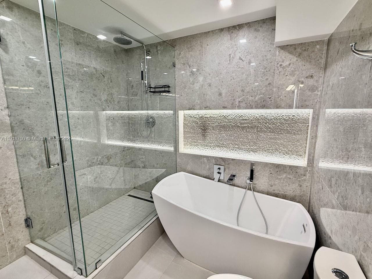 900 Bay Dr # 524, Miami Beach FL 33141 — 31