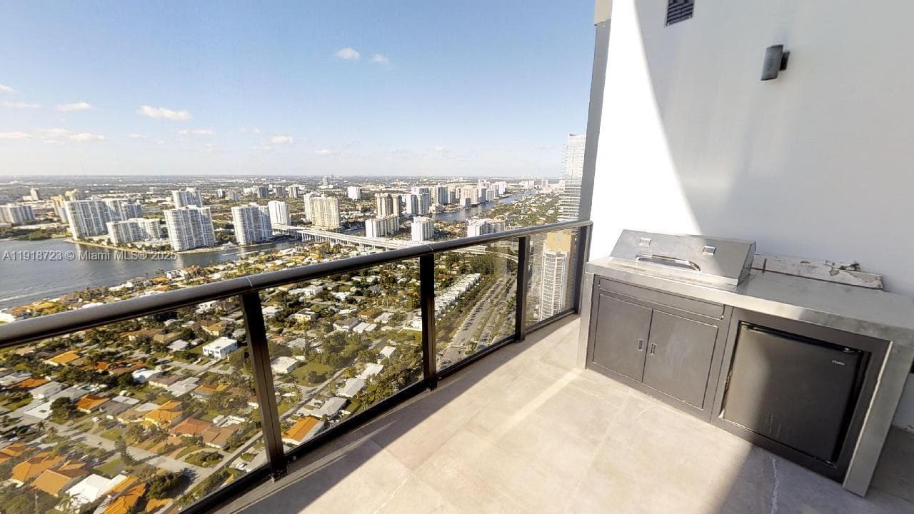 18555 COLLINS AVE # 4804, Sunny Isles Beach FL 33160 — 38