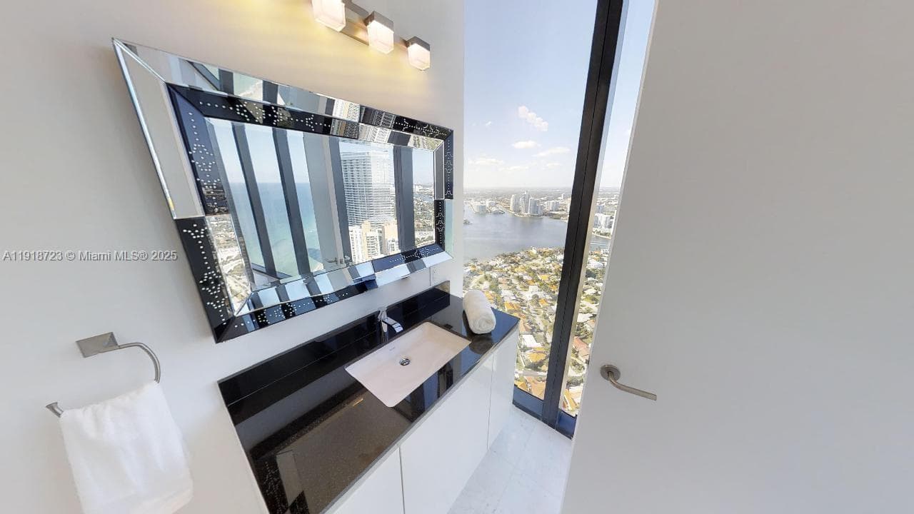 18555 COLLINS AVE # 4804, Sunny Isles Beach FL 33160 — 21