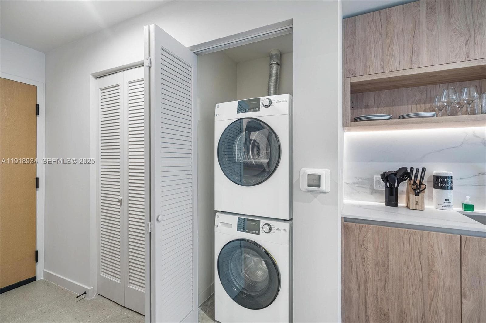 11 NE 6th Street # 2206, Miami FL 33132 — 11